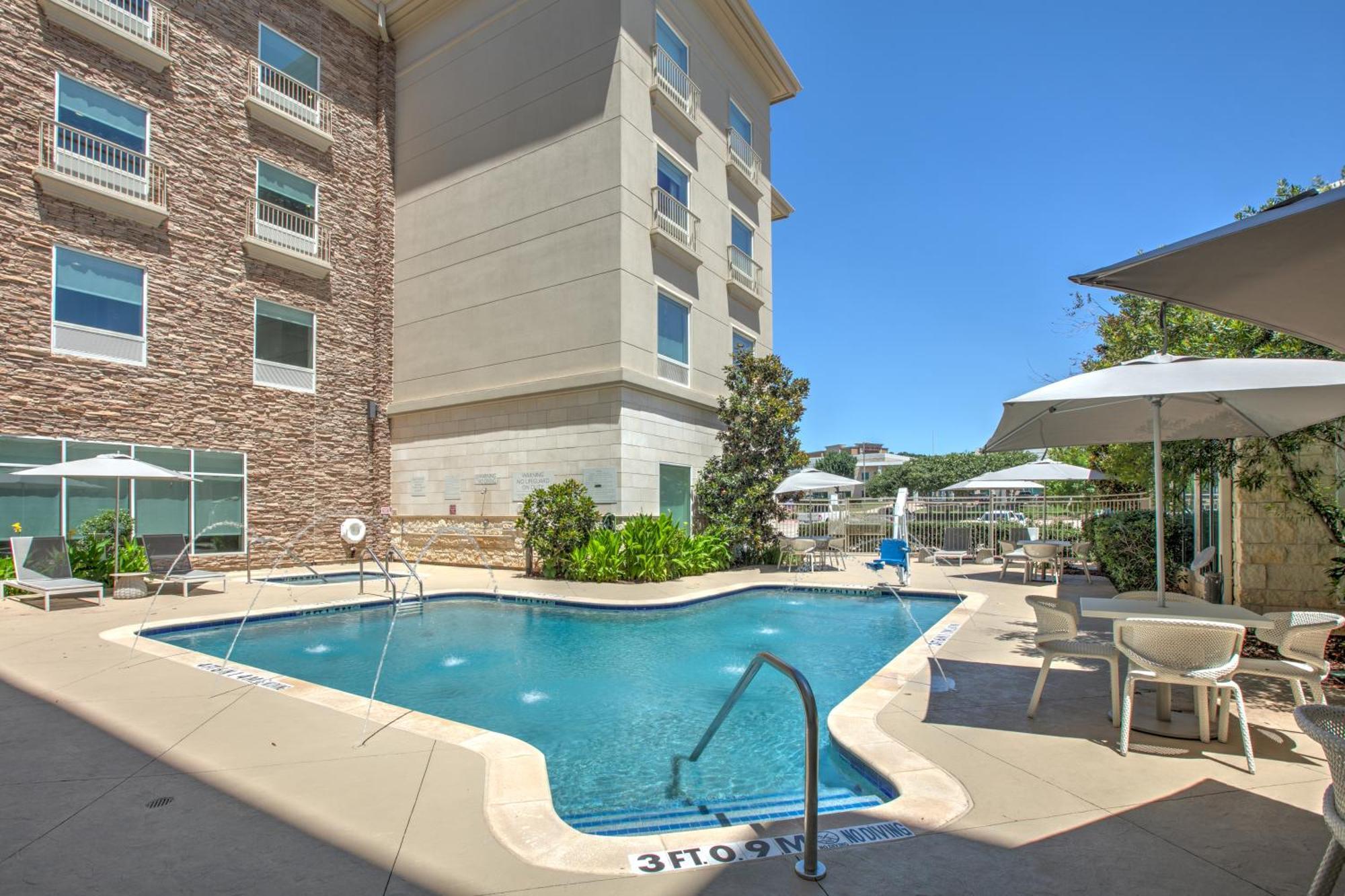 Hilton Garden Inn Dallas Арлингтън Екстериор снимка