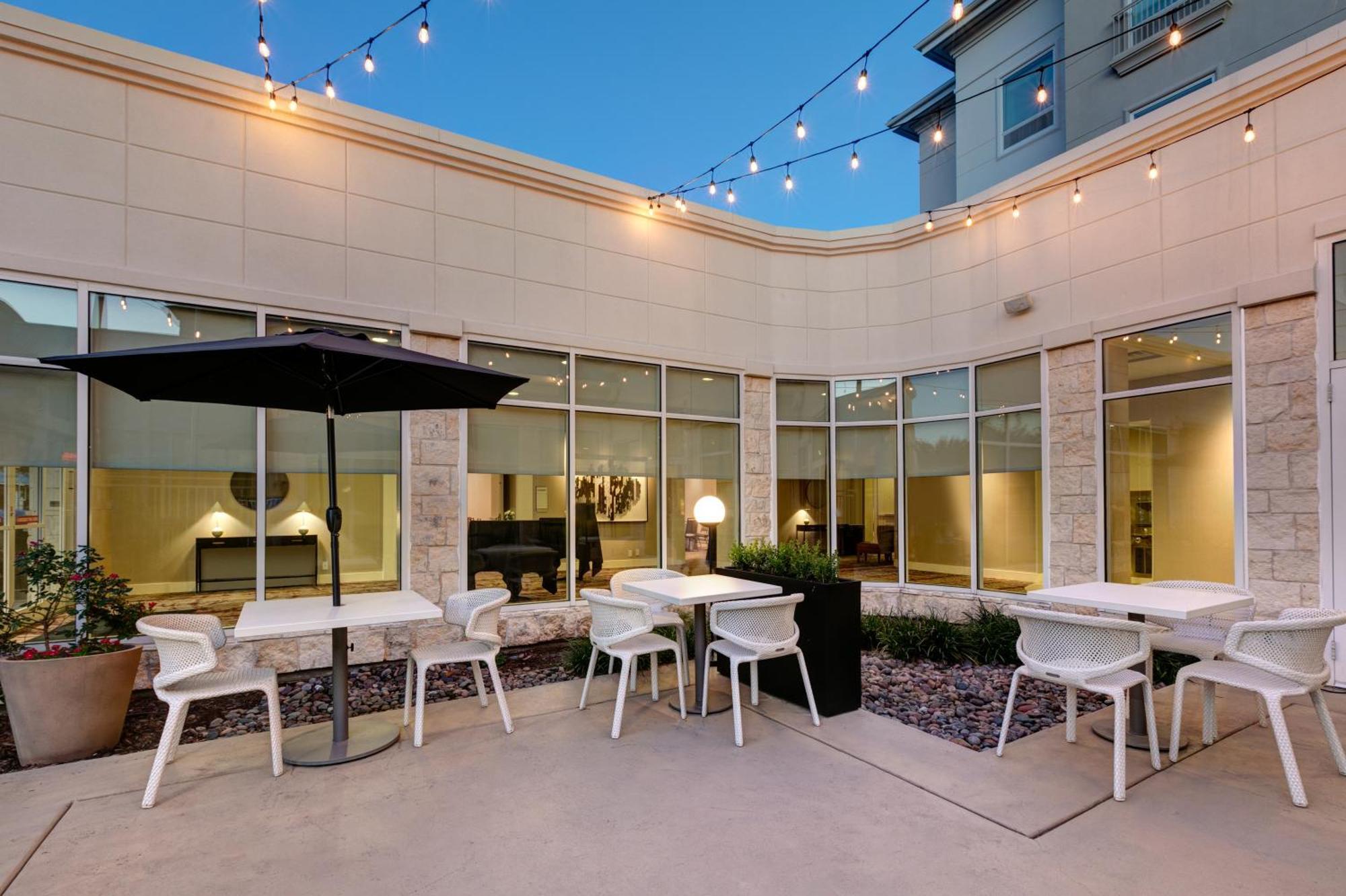 Hilton Garden Inn Dallas Арлингтън Екстериор снимка